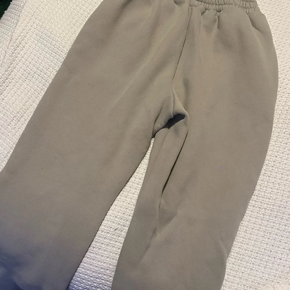 COMFRT Minimalist Hoodie and Sweatpants Set in Cement - Picture 10 of 14